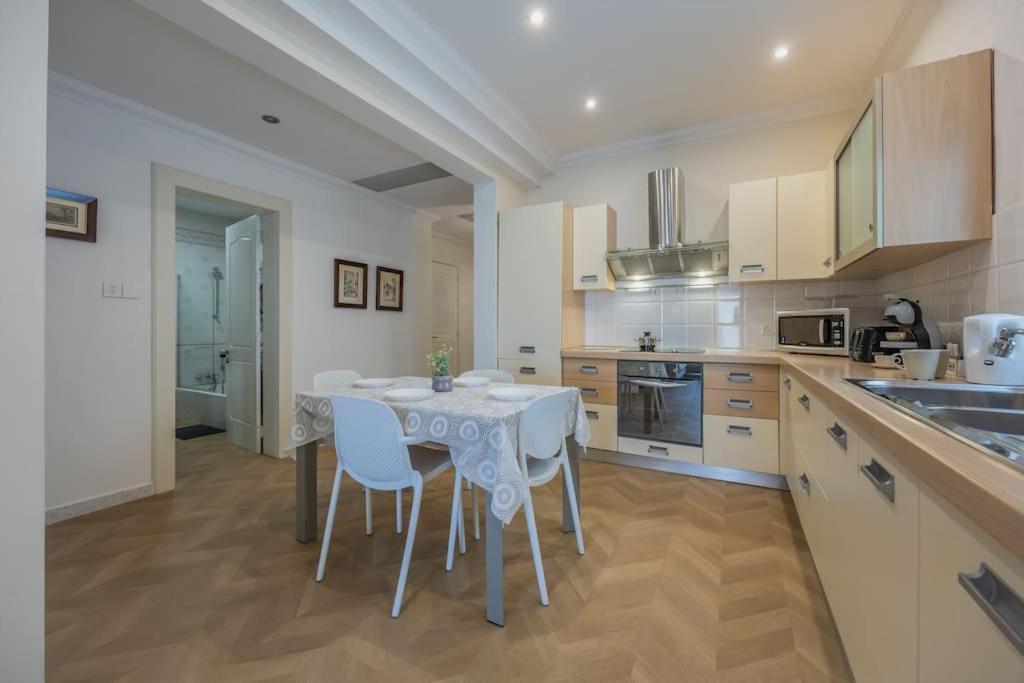 Sunny Side Apartment